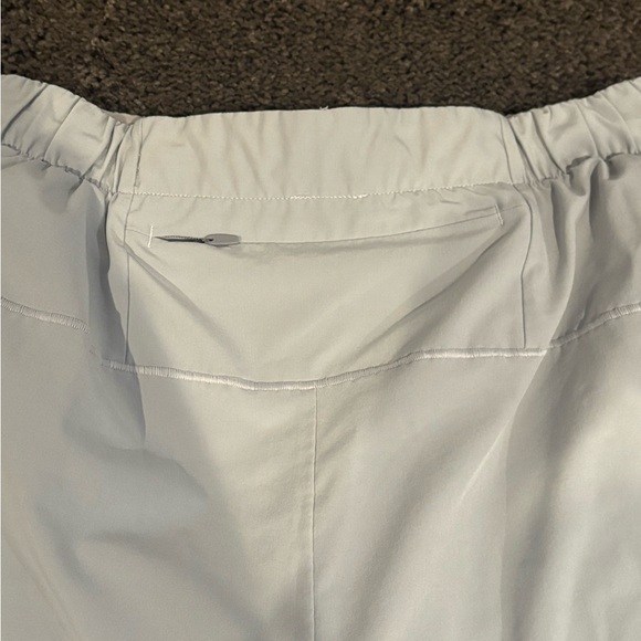 Gymshark Light Grey Women’s Shorts - Picture 3 of 4